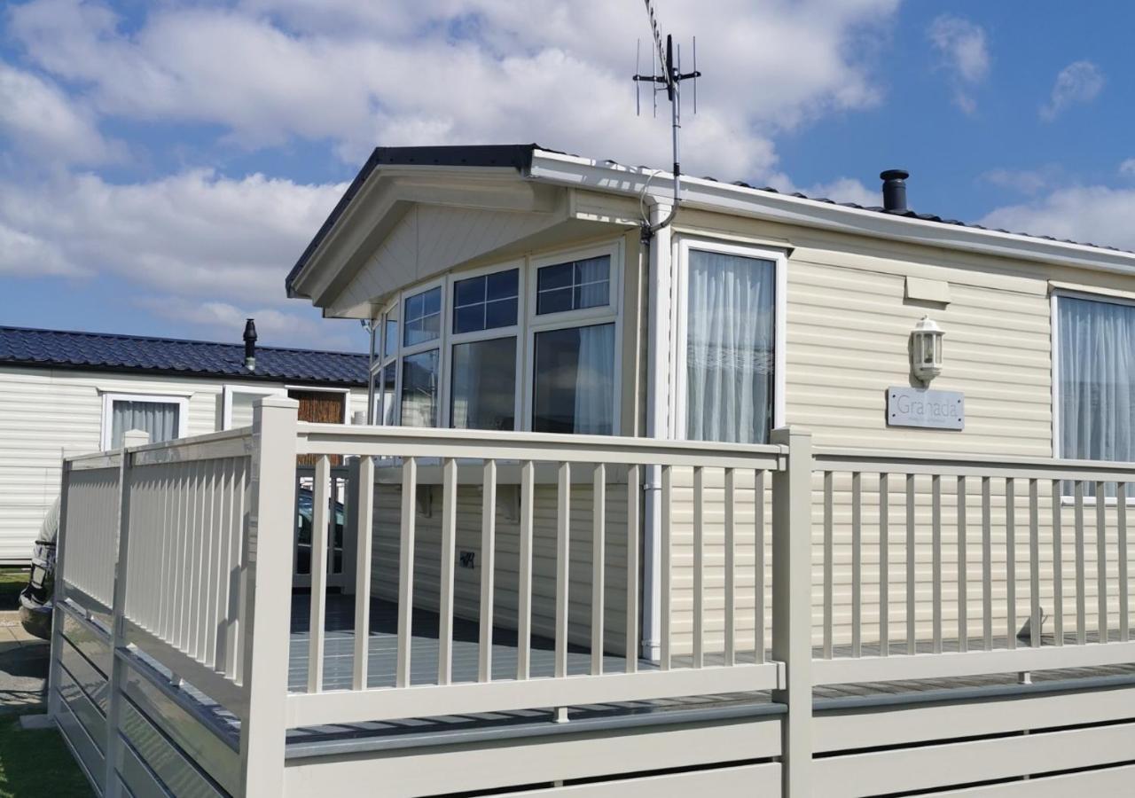 Tranquil 6 Berth Luxury Holiday Home Chichester Exterior foto