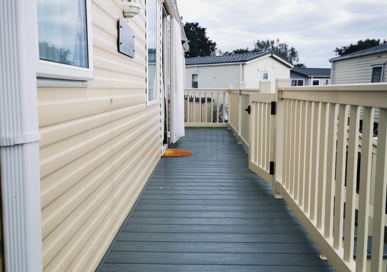 Tranquil 6 Berth Luxury Holiday Home Chichester Exterior foto
