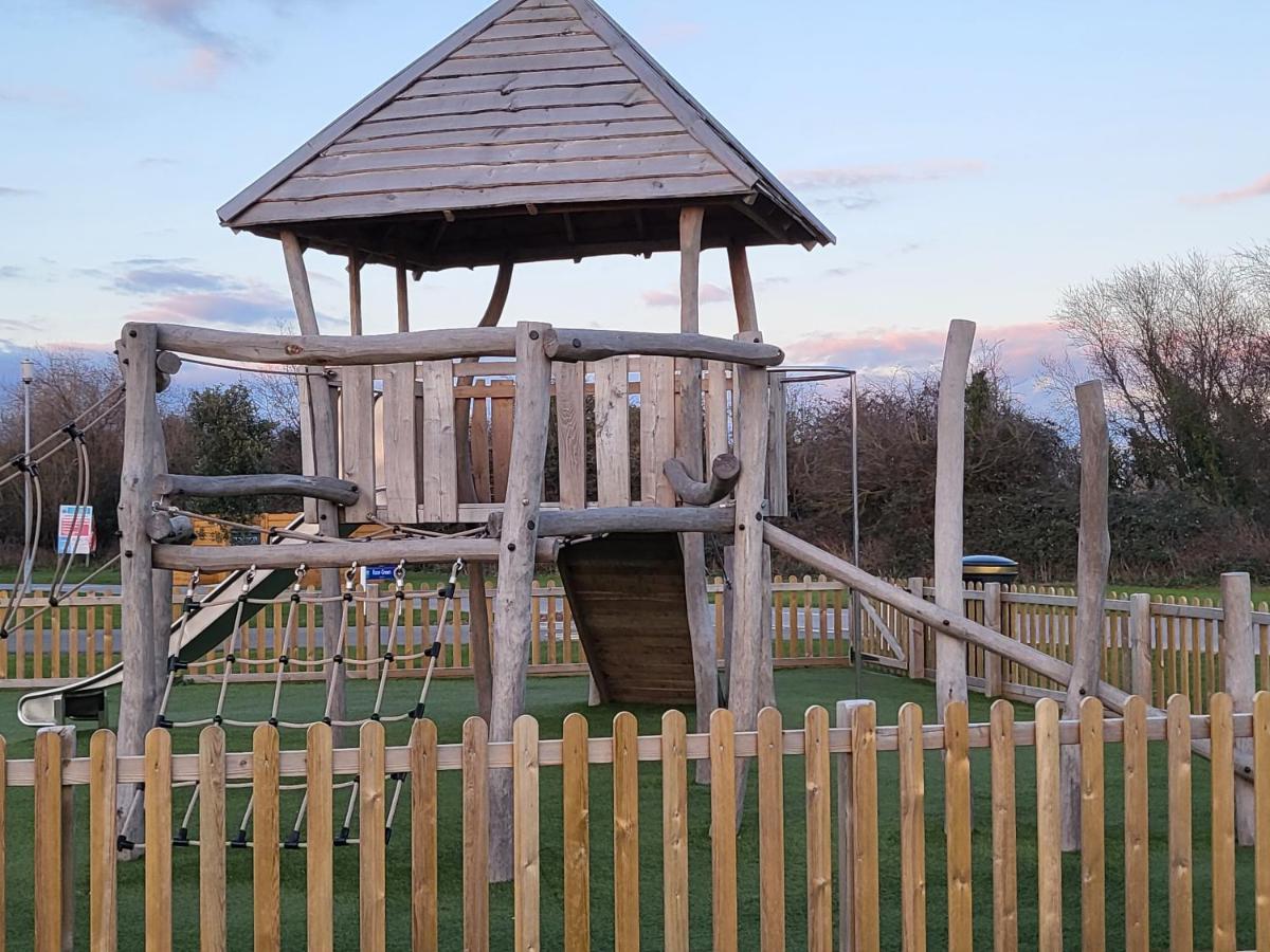 Tranquil 6 Berth Luxury Holiday Home Chichester Exterior foto